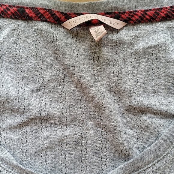 Victoria's secret Gray shimmer lounge wear top size S - Picture 4 of 4